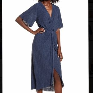 V-Neck Navy Blue All In Favor Dolman Plissé Midi Dress with Slit